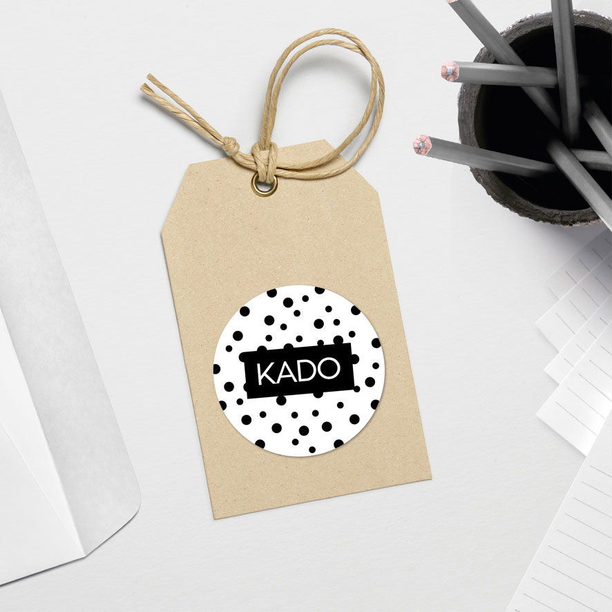 Kado sticker ronde stippen wit rond hangtag