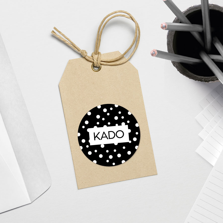 Kado sticker ronde stippen zwart rond hangtag