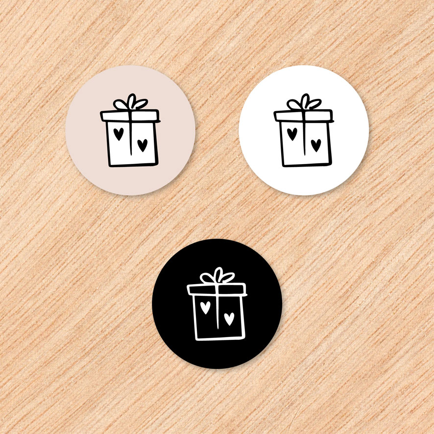 Stickers 'Cadeau pakje' hartjes lichtroze, wit, zwart rond 30mm en 40mm