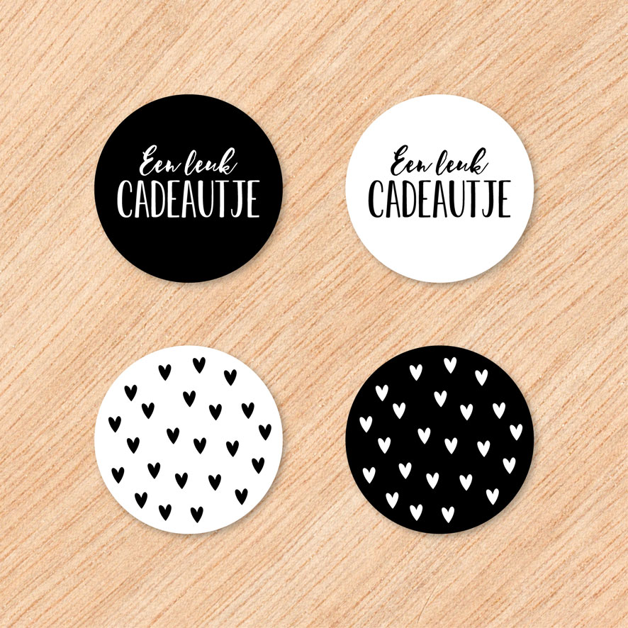 Stickers 'Een leuk cadeautje' Combi Set zwart, wit rond 30mm en 40mm