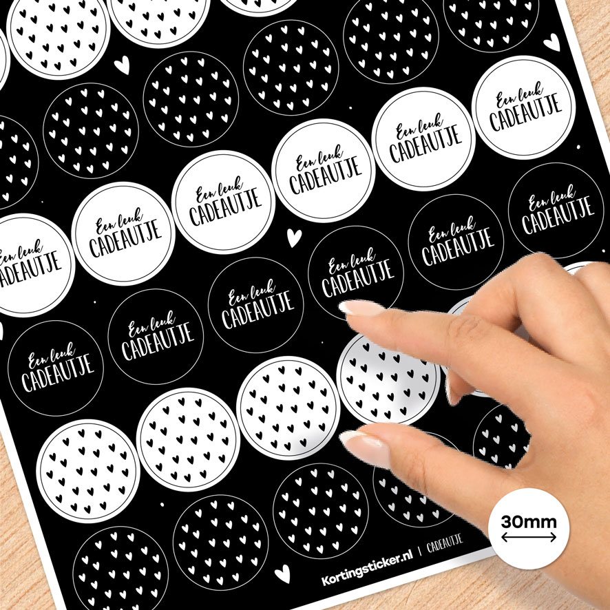 Stickervel A4 stickers 'Een leuk cadeautje' Combi Set zwart, wit rond 30mm