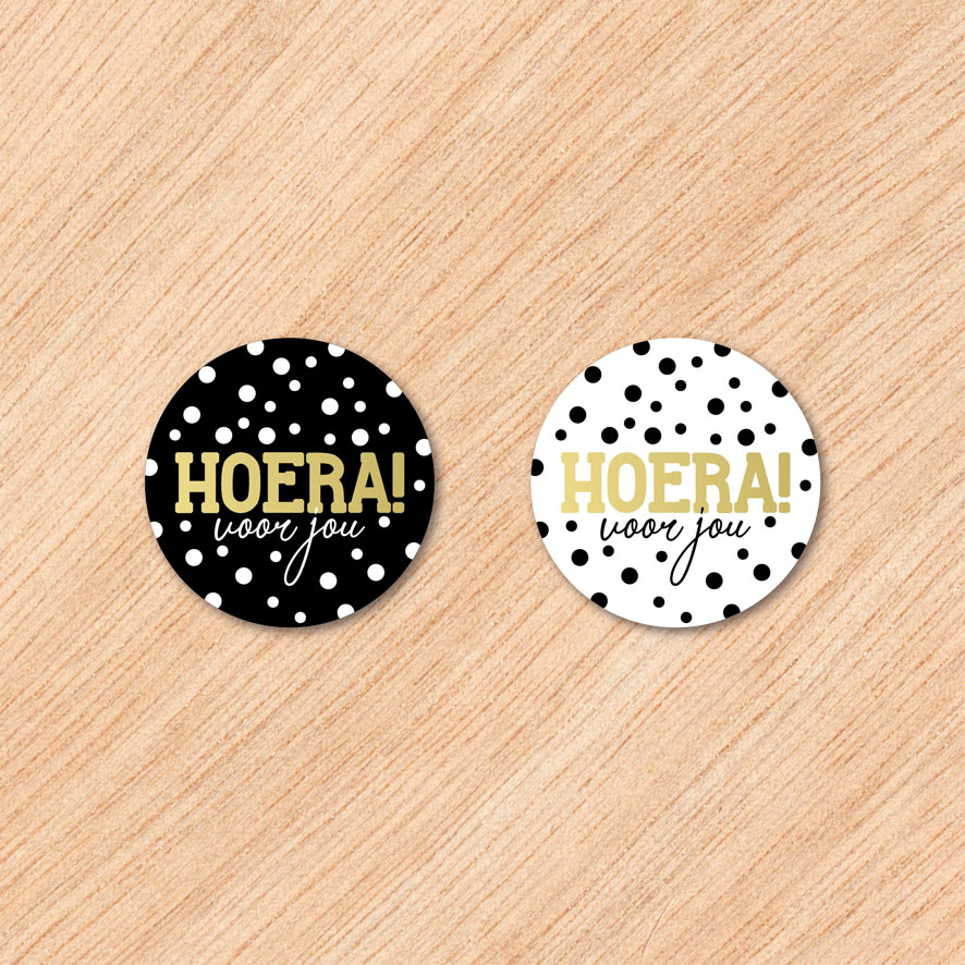 Stickers 'Hoera voor jou' zwart, wit, goud rond 30mm en 40mm