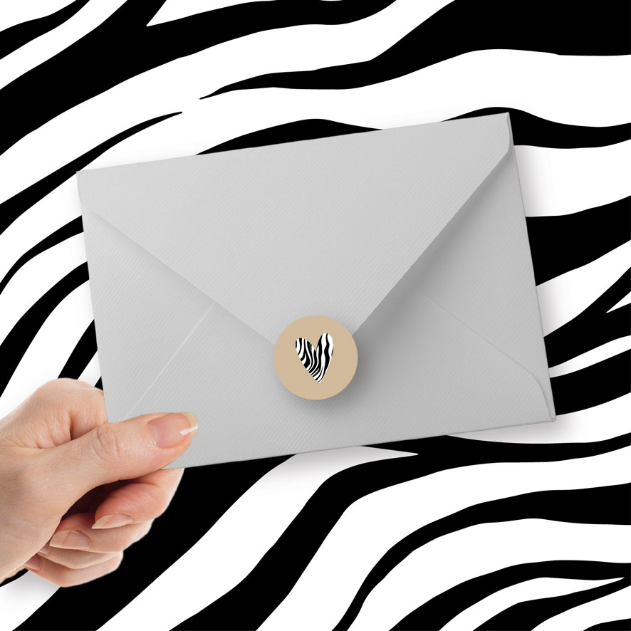 Sticker 'Hartje' lichtbruin, Zebra print rond envelop
