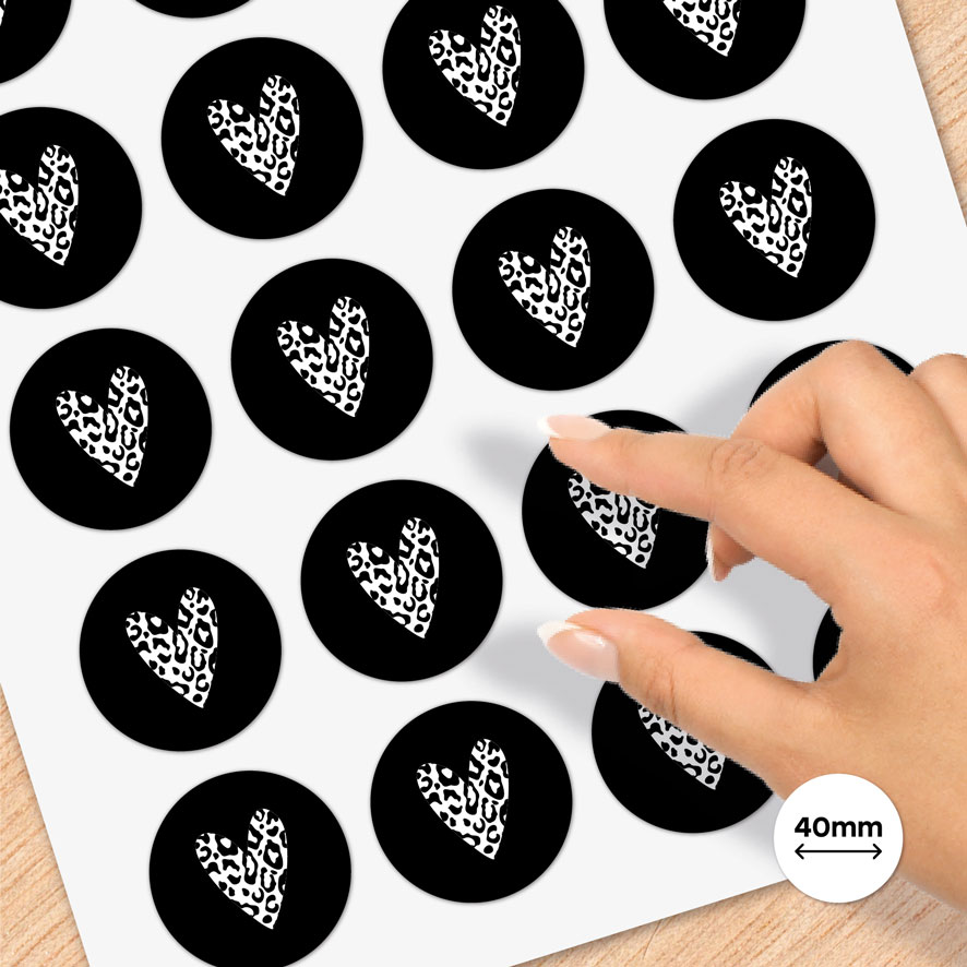Stickervel A4 stickers 'Hartje' Panterprint zwart, wit rond 40mm