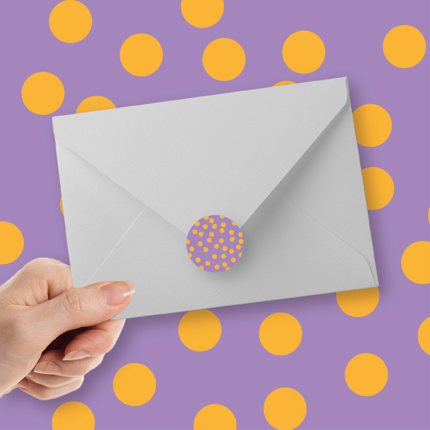 Sticker 'Confetti' gekleurd lichtpaars, lichtoranje rond patronen envelop