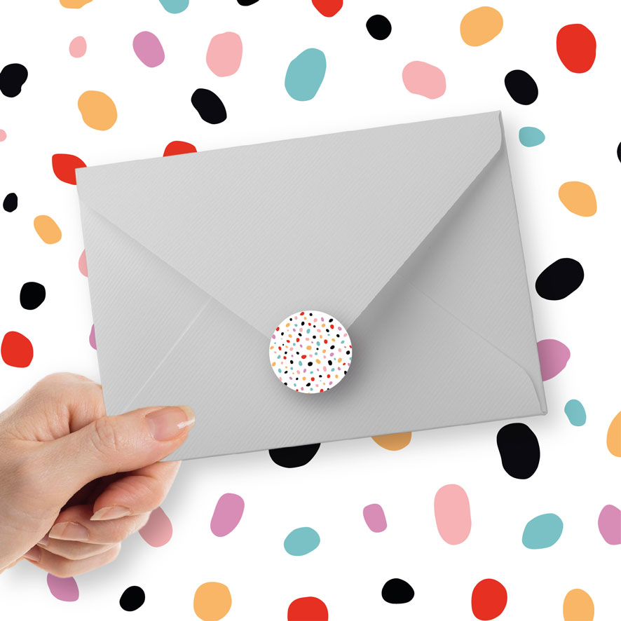 Sticker 'Gekleurde stippen' wit rond patronen envelop