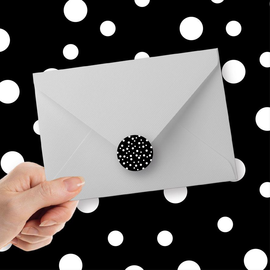 Sticker 'Ronde stippen' klein groot zwart rond patronen envelop